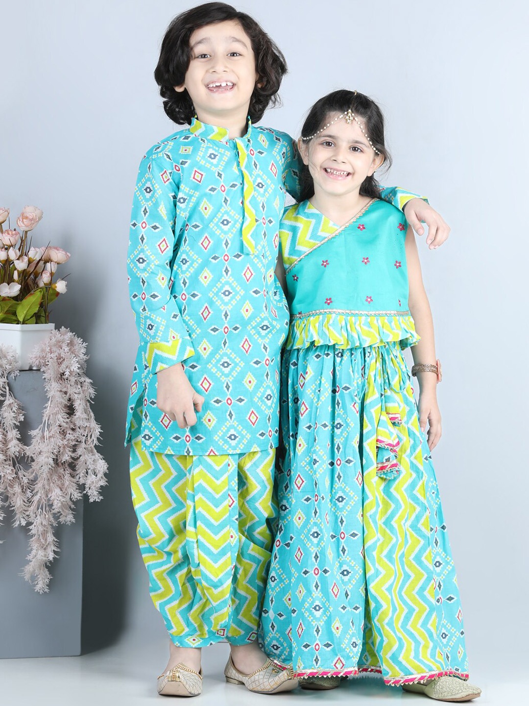 

Kinder Kids Boys Blue Floral Printed Pure Cotton Kurti with Sharara & With Dupatta