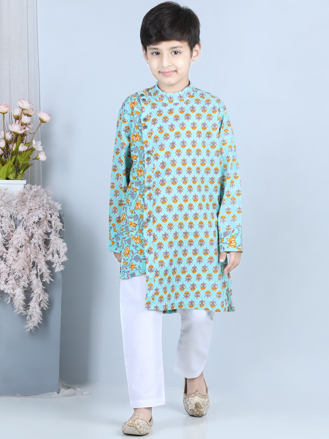 

Here&Now X Kinder Kids Boys Green Ethnic Motifs Printed Empire Pure Cotton Kurta with Churidar & With Dupatta