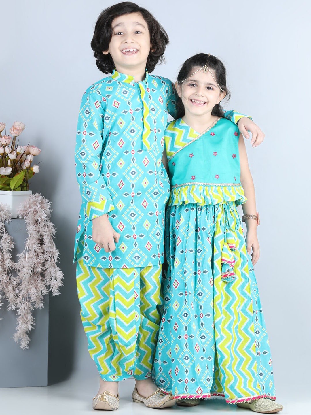 

Kinder Kids Boys Blue Floral Printed Pure Cotton Kurti with Sharara & With Dupatta