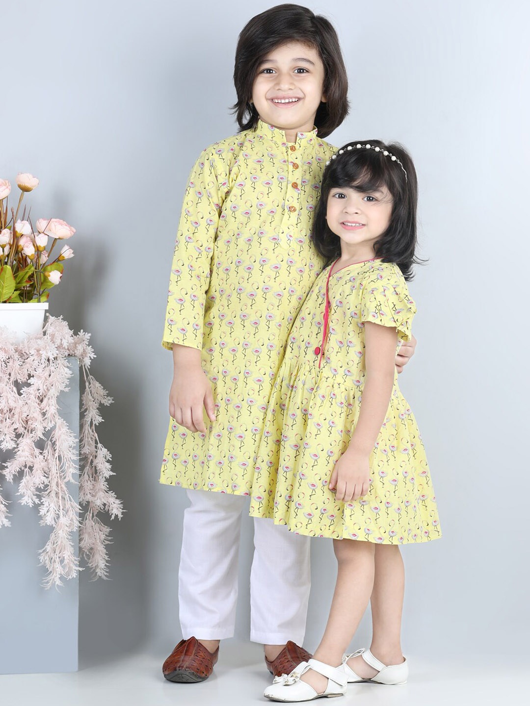 

Kinder Kids Boys Yellow Printed Pure Cotton Kurta with Palazzos