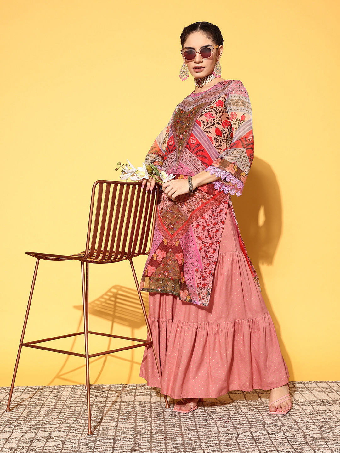 

Tikhi Imli Women Beautiful Mauve Organza Print Parade Flared Sleeves Kurta