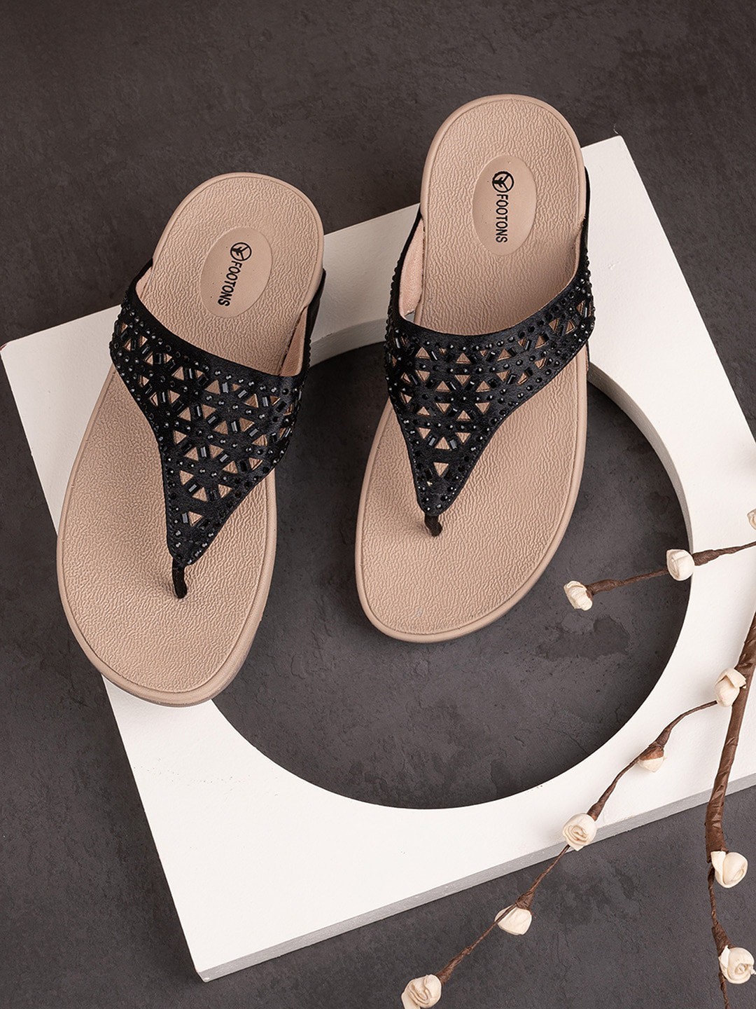 

FOOTONS Black Kitten Pumps