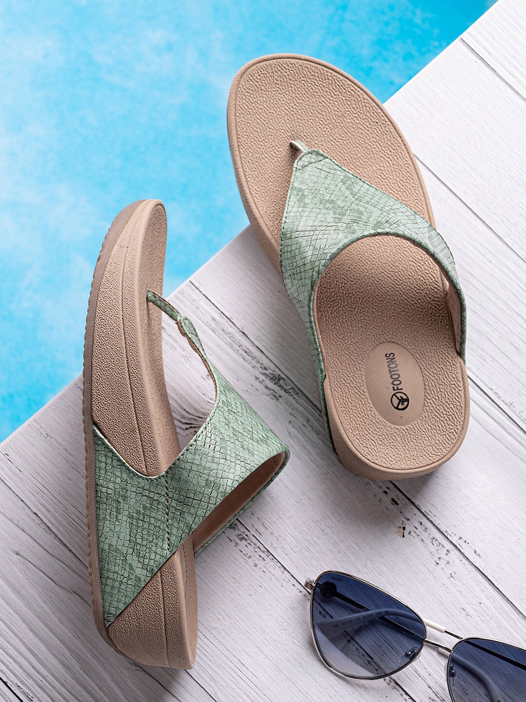 

FOOTONS Green Printed Wedge Pumps with Bows