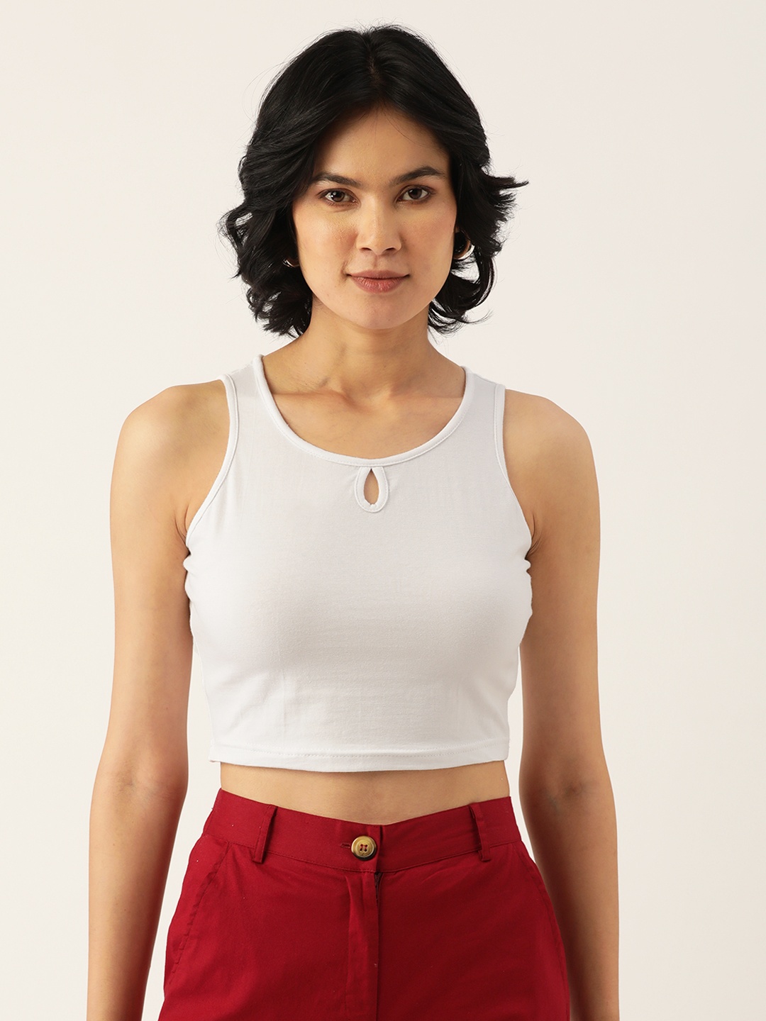 

BRINNS White Keyhole Neck Solid Crop Top