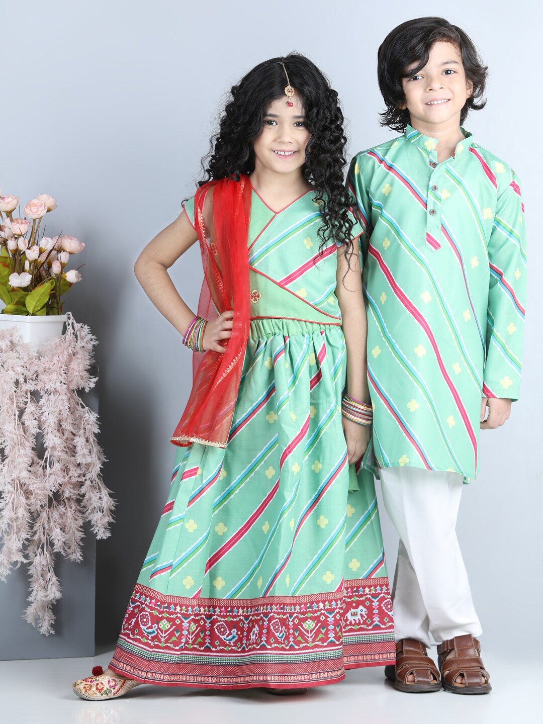 

Here&Now X Kinder Kids Girls Green & Fuchsia Embroidered Ready to Wear Lehenga &