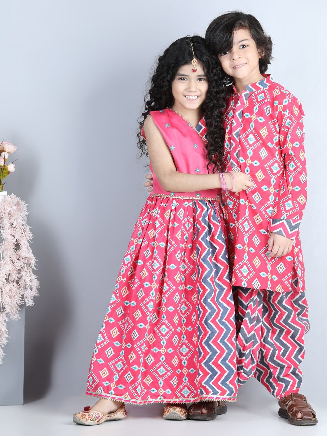 

Kinder Kids Girls Pink & White Embroidered Ready to Wear Lehenga &