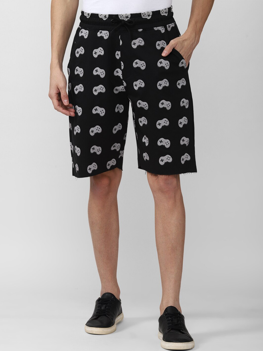 

FOREVER 21 Men Black Printed Shorts