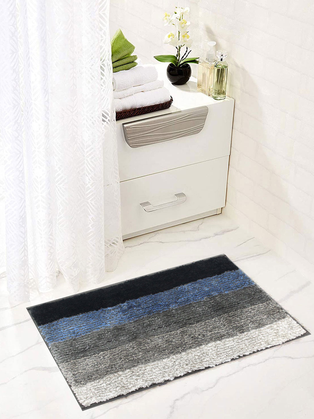 

LUXEHOME INTERNATIONAL Set Of 2 Grey Striped 1600 GSM Anti-Skid Bath Rugs