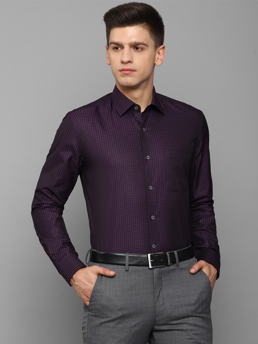 

Luxure by Louis Philippe Men Purple Slim Fit Striped Formal Shirt