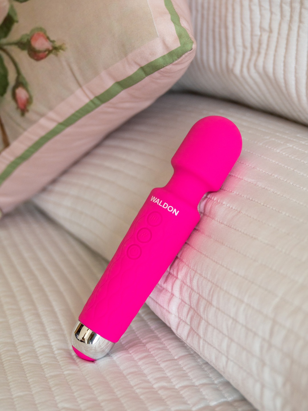 

Waldon By Dr. Odin W-7001 Cordless Waterproof Wand Massager - Pink
