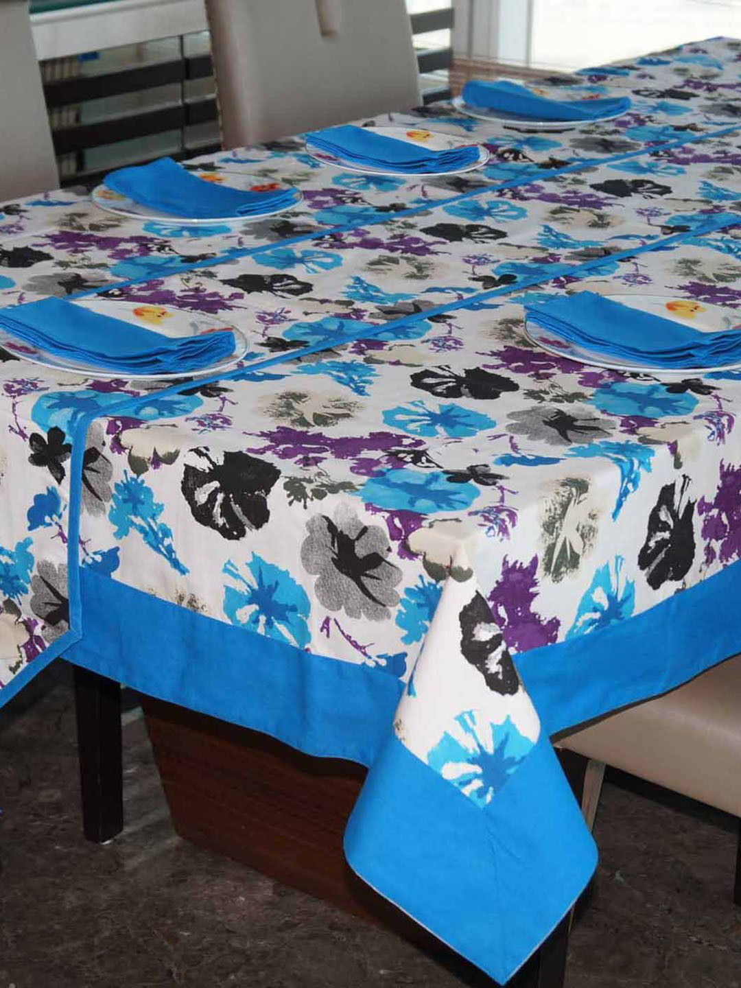 

Lushomes Blue Printed 8 Seater Table Cloth Set