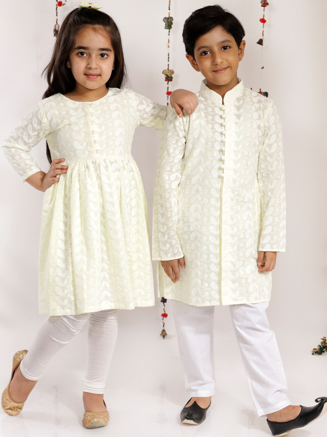 

VASTRAMAY Boys Yellow Printed Chikankari Pure Cotton Kurta with Pyjama
