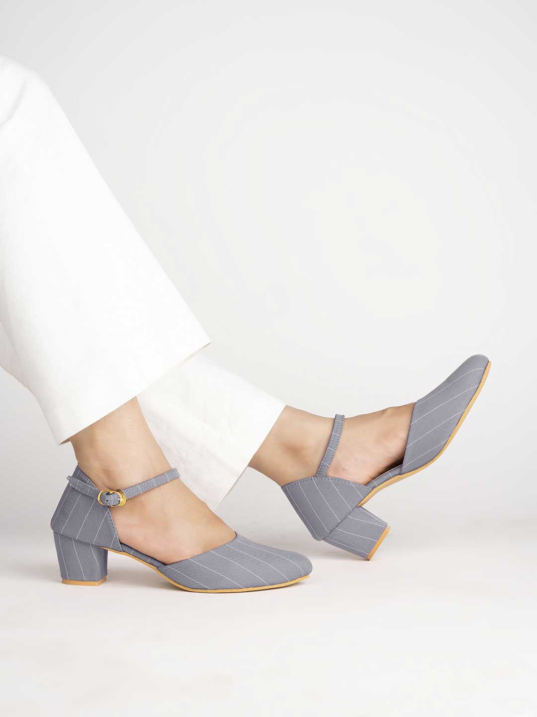 

Shoetopia Girls Grey Striped Block Pumps