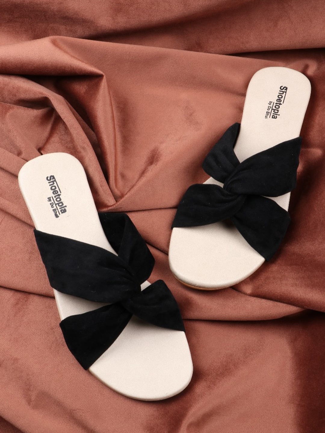 

Shoetopia Girls Black Open Toe Flats with Bows