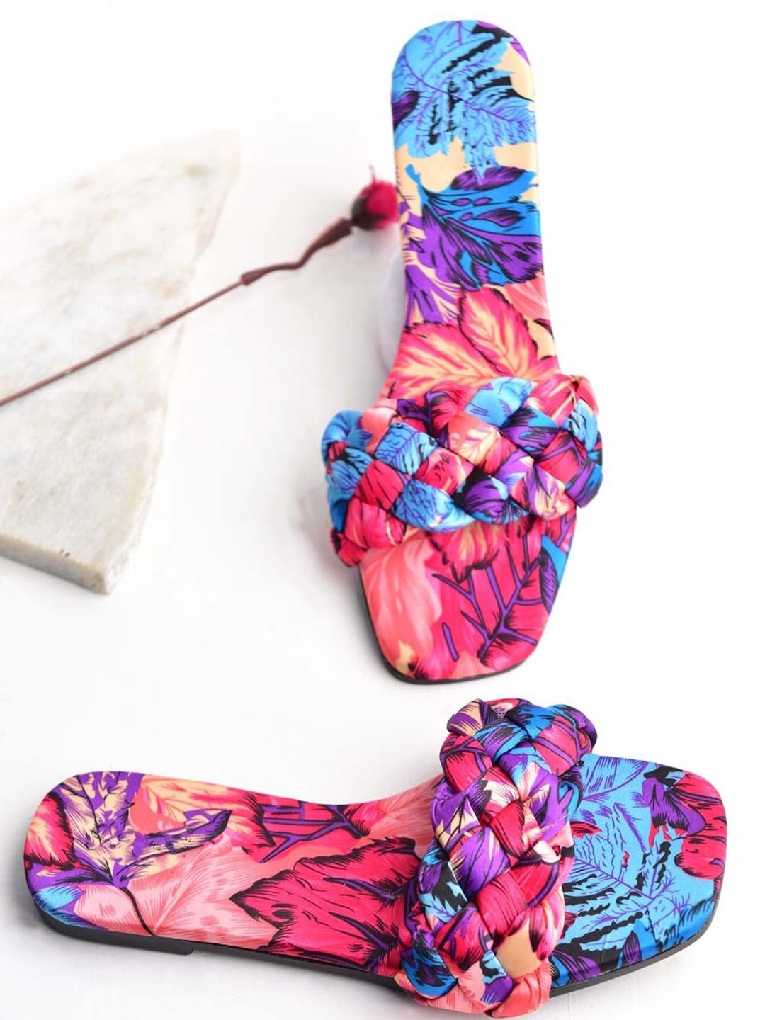 

Shoetopia Girls Multicoloured Printed Flats, Multi