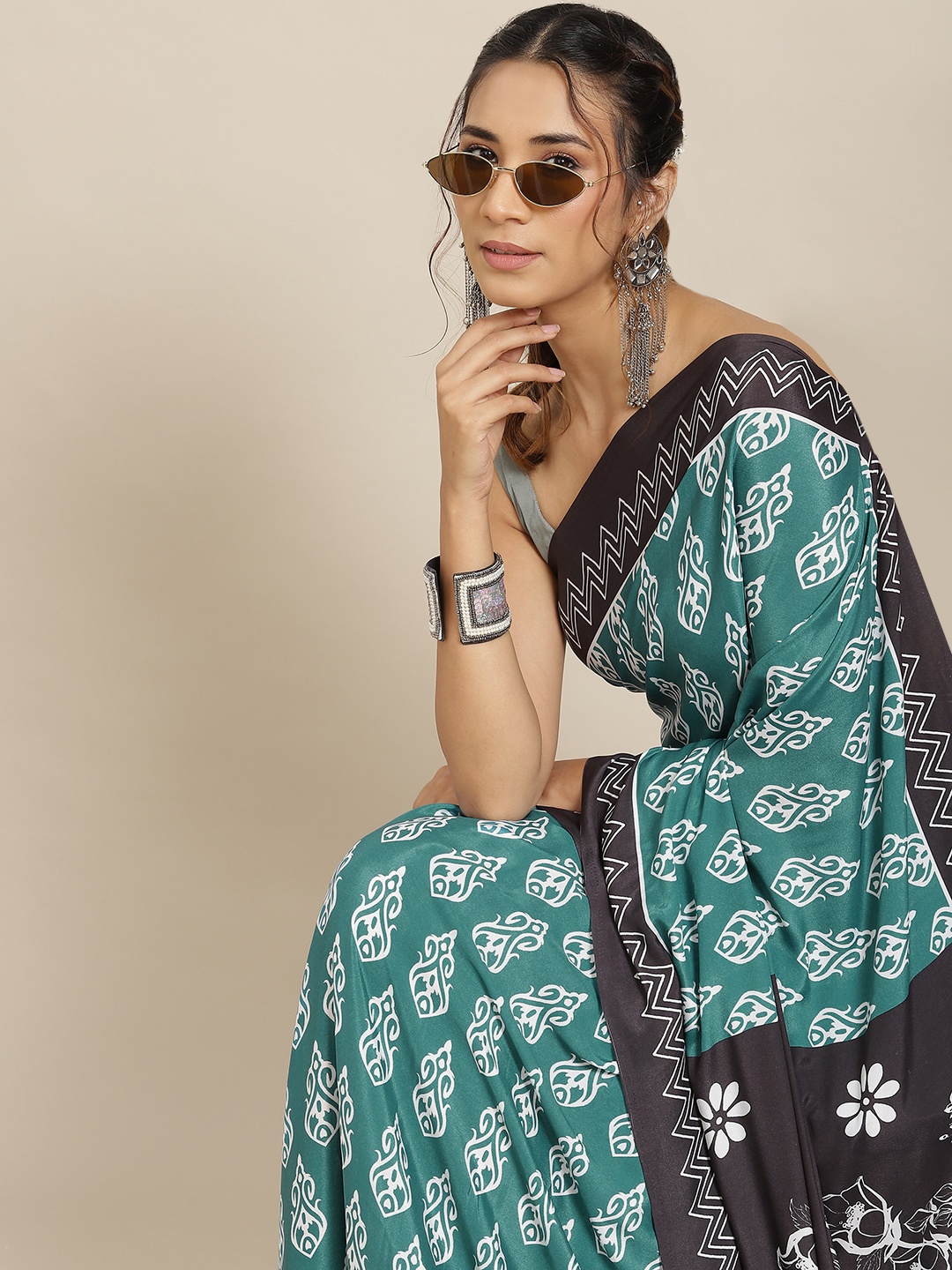 

Havida Sarees Blue & White Ethnic Motifs Pure Silk Saree