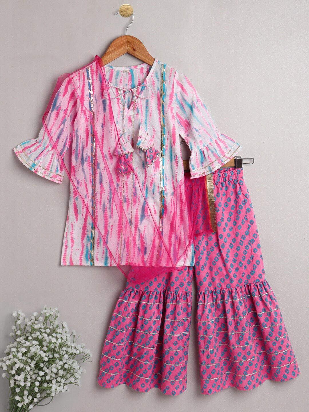 

The Magic Wand Girls Pink Printed Pure Cotton Kurta with Sharara & Dupatta