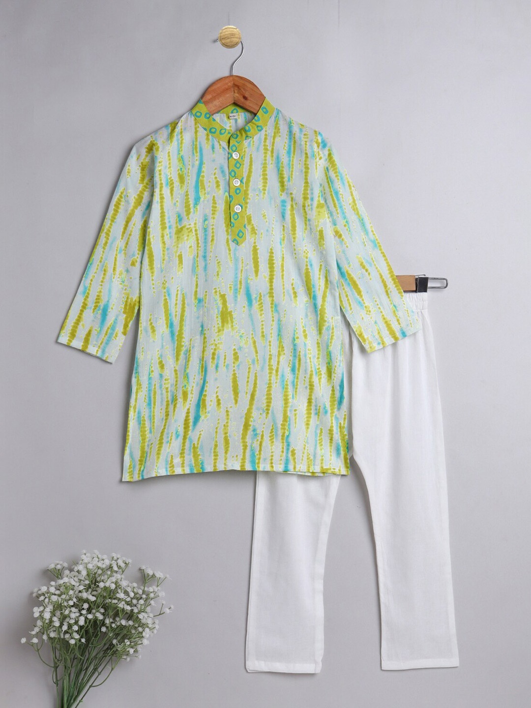 

The Magic Wand Boys Green Printed Pure Cotton Kurta with Pyjamas