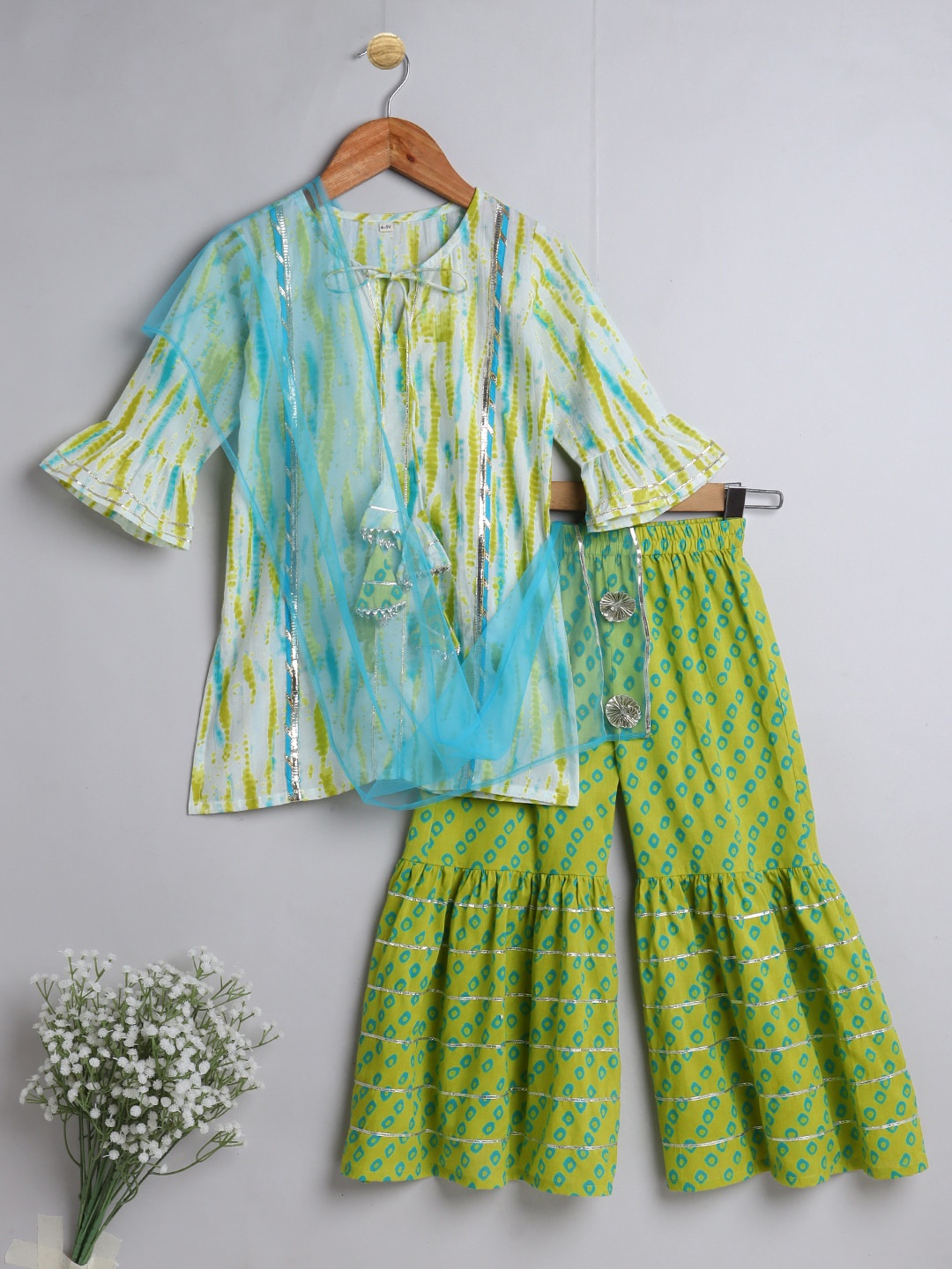 

The Magic Wand Girls Green Ethnic Motifs Gotta Patti Pure Cotton Kurta with Sharara & With Dupatta