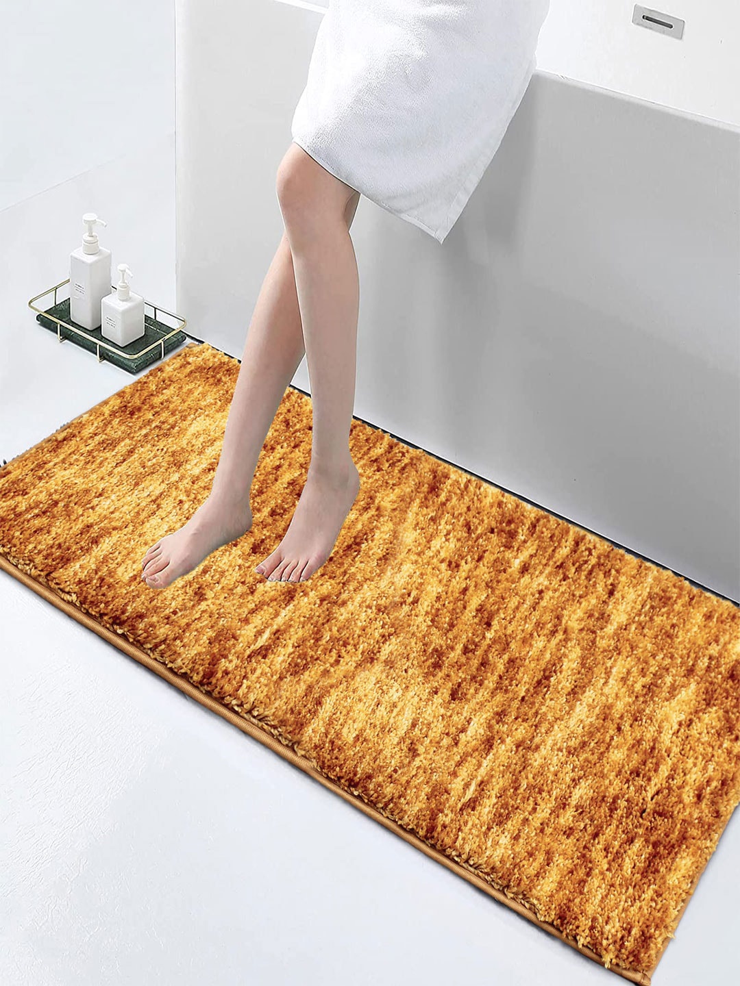 

LUXEHOME INTERNATIONAL Gold Toned Solid 1700 GSM Bath Rug