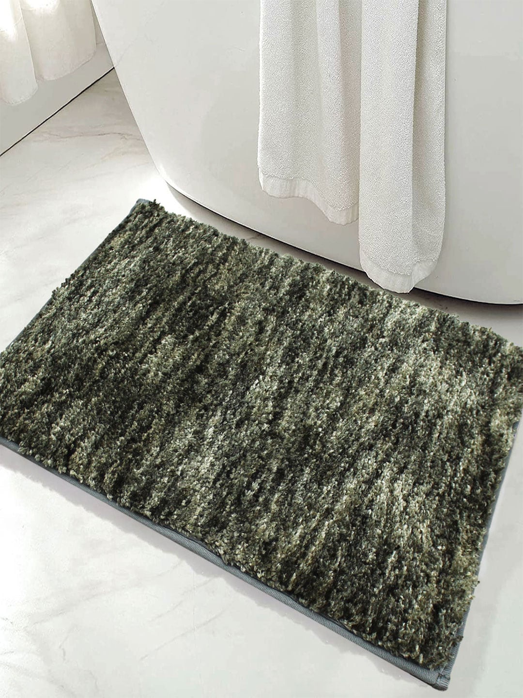 

LUXEHOME INTERNATIONAL Green Solid 1780 GSM Microfibre Bath Rug