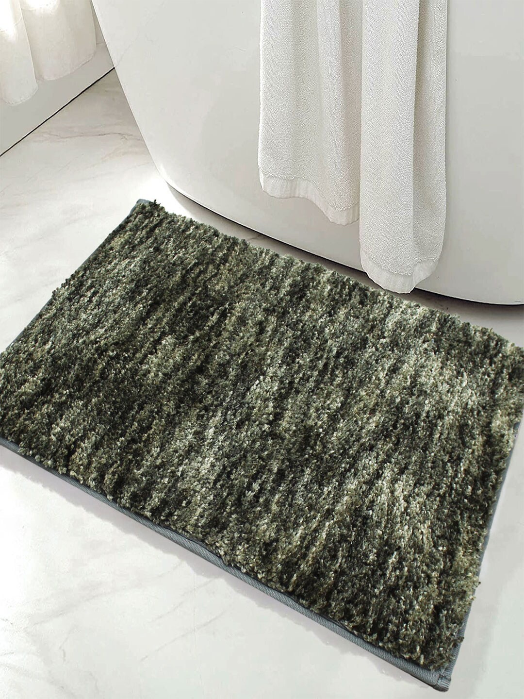 

LUXEHOME INTERNATIONAL Set of 2 Green Solid 1700 GSM Bath Rugs