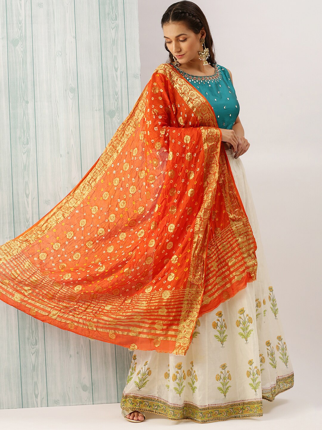 

Sanwara Orange & Gold-Toned Woven Design Pure Silk Dupatta with Zari