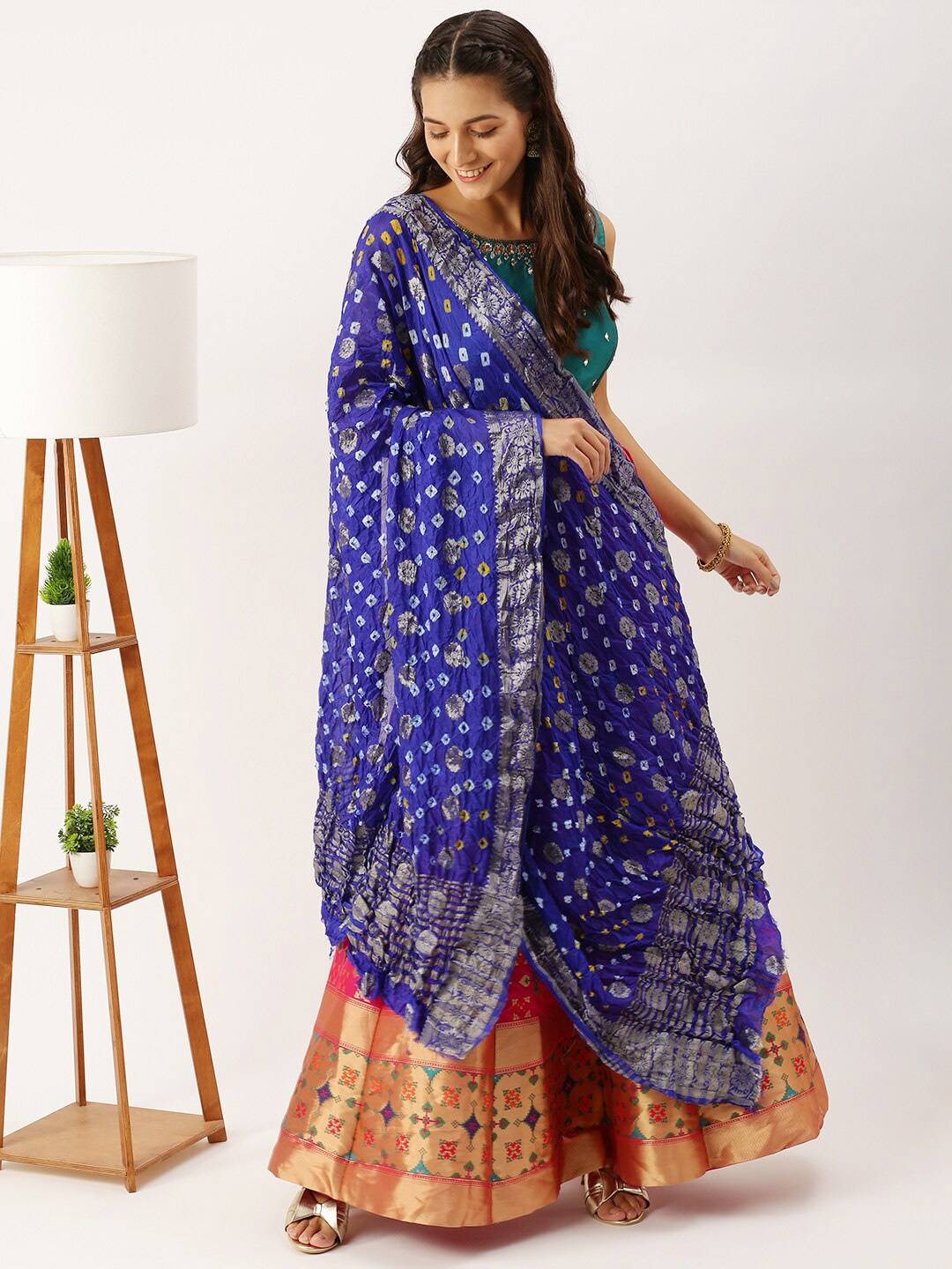 

Sanwara Blue & Gold-Toned Woven Design Pure Silk Dupatta with Zari