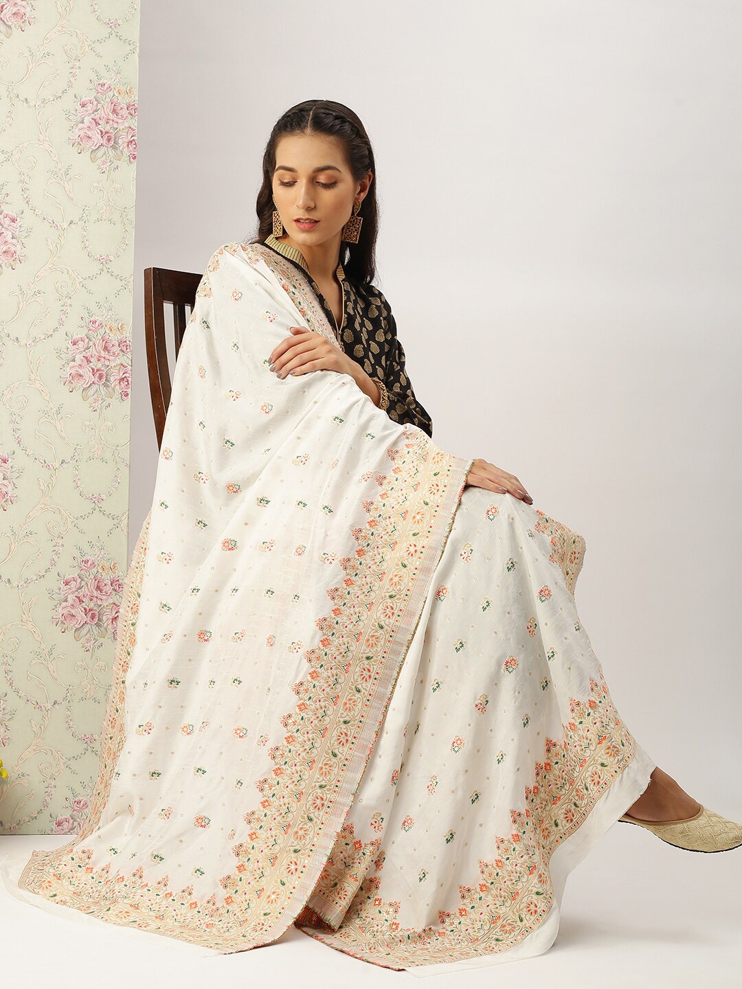 

Sanwara White & Red Ethnic Motifs Woven Design Pure Silk Dupatta with Zari