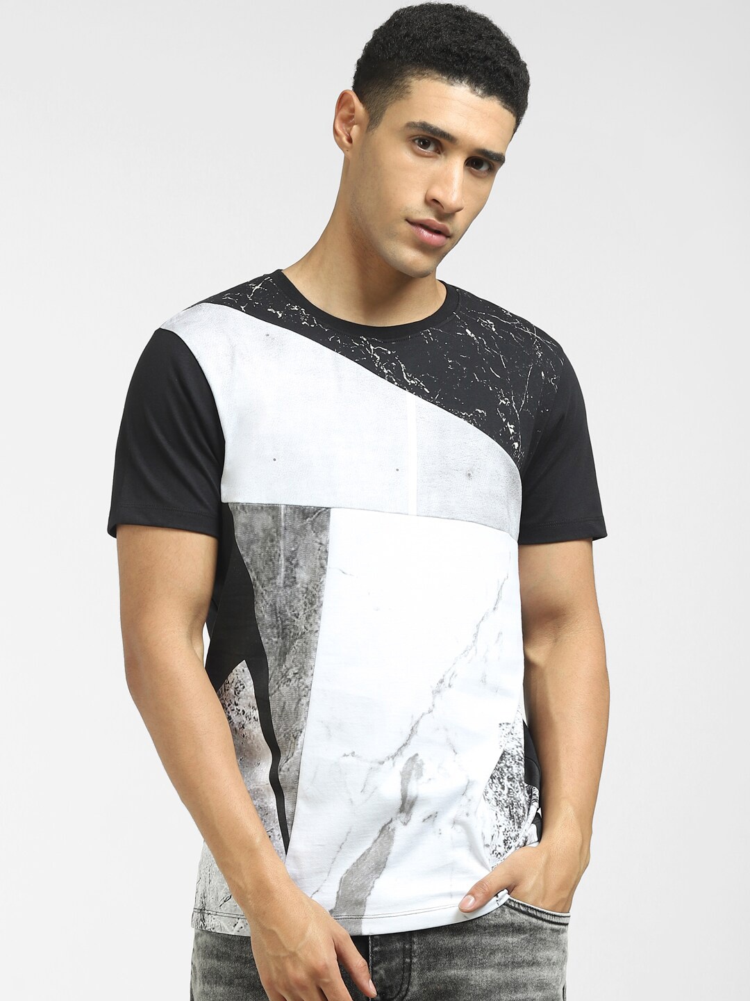 

Jack & Jones Men Black Printed Henley Neck Raw Edge T-shirt