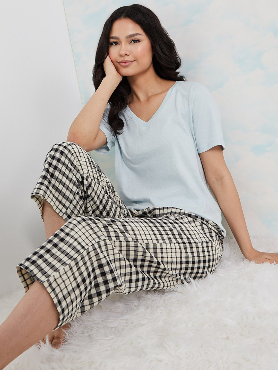 

Styli Women Blue & Off White Pure Cotton Capri Set