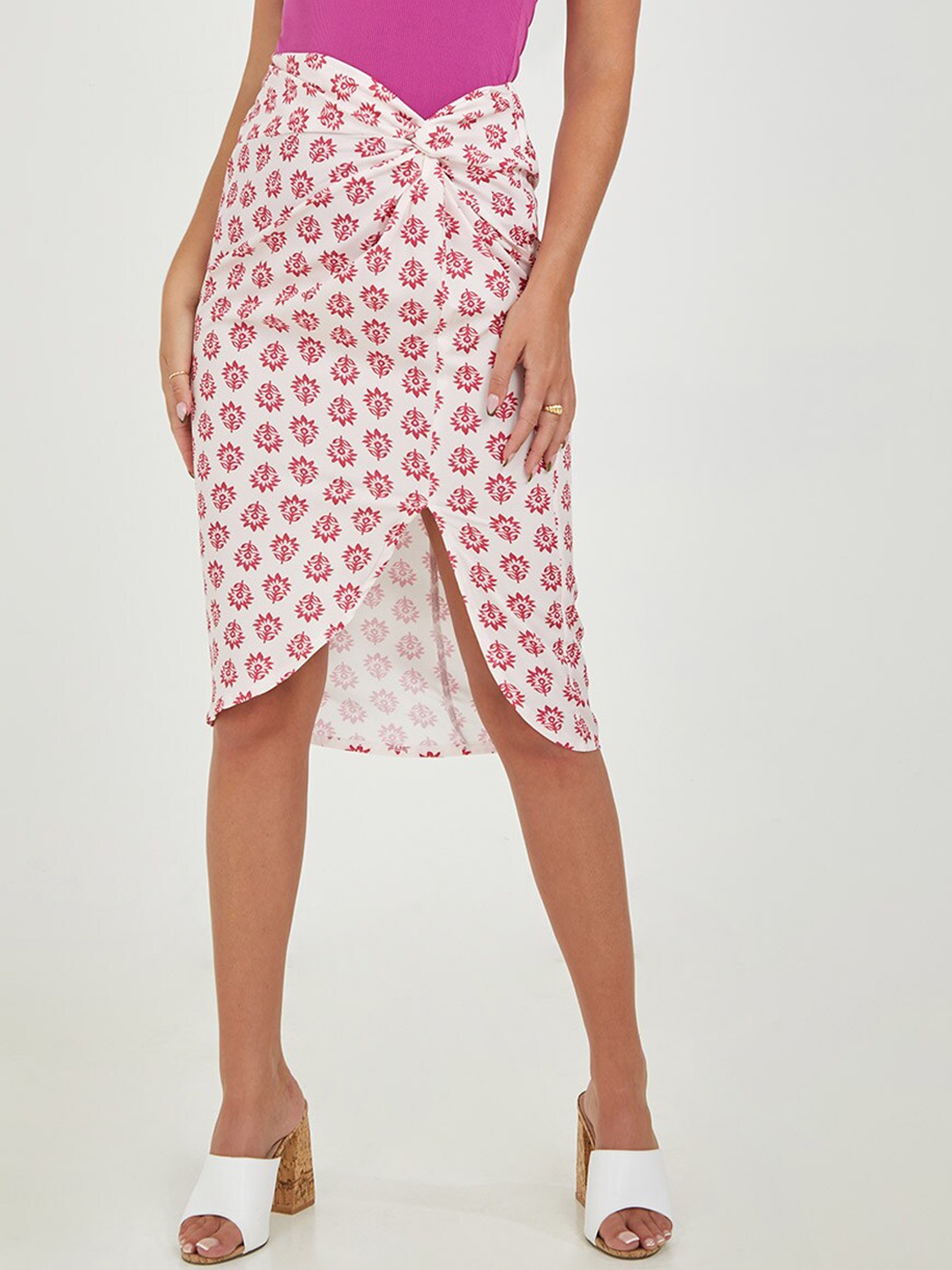

Styli Women White & Pink Knot Detail Floral Print Pencil Skirt