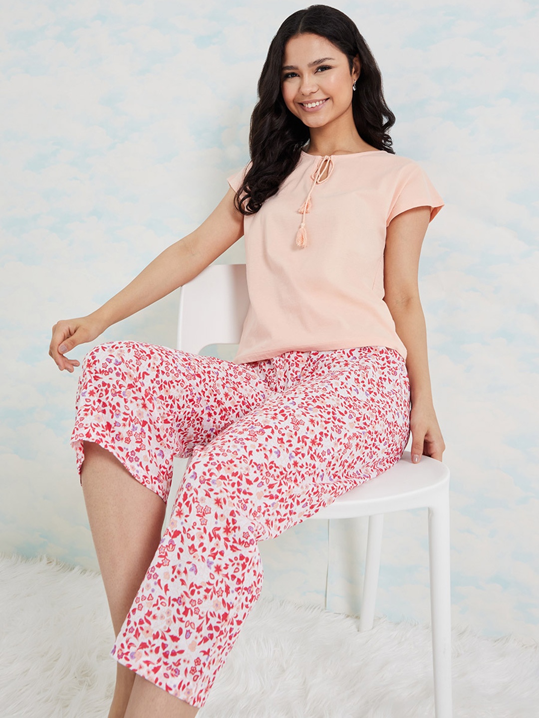 

Styli Cotton Tassel Tie Neck T-shirt and Ditsy Floral Capri Set, Multi