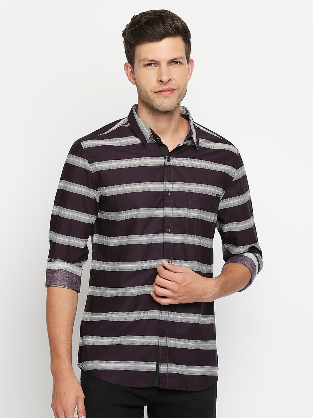 

SPYKAR Men Red Slim Fit Horizontal Stripes Striped Casual Shirt