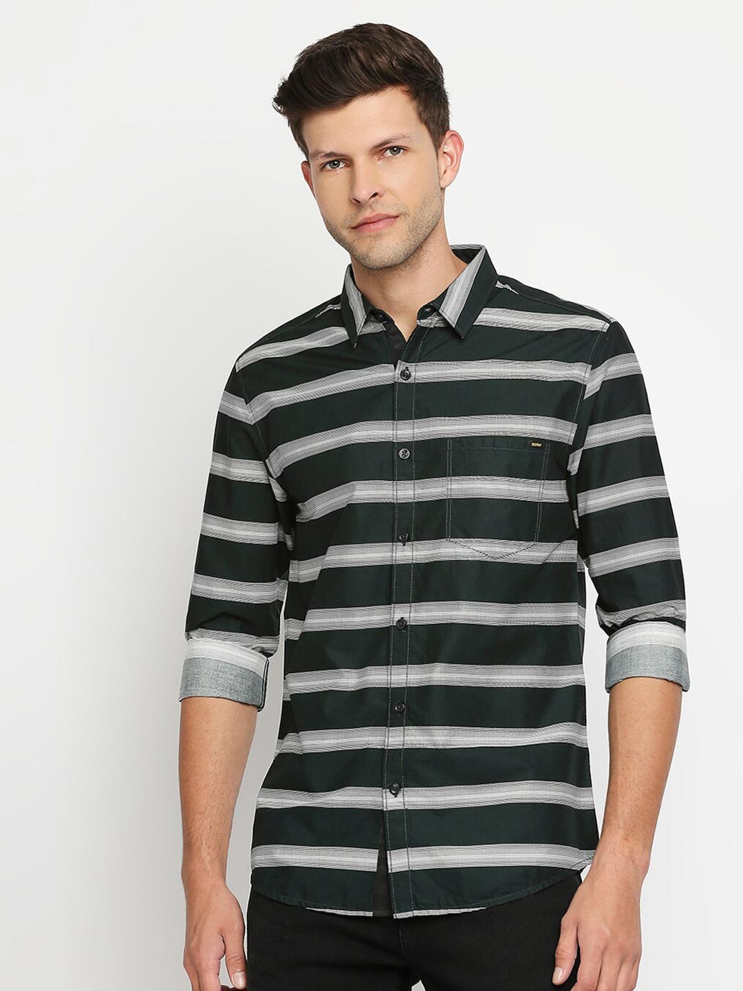 

SPYKAR Men Green Slim Fit Horizontal Stripes Striped Casual Shirt