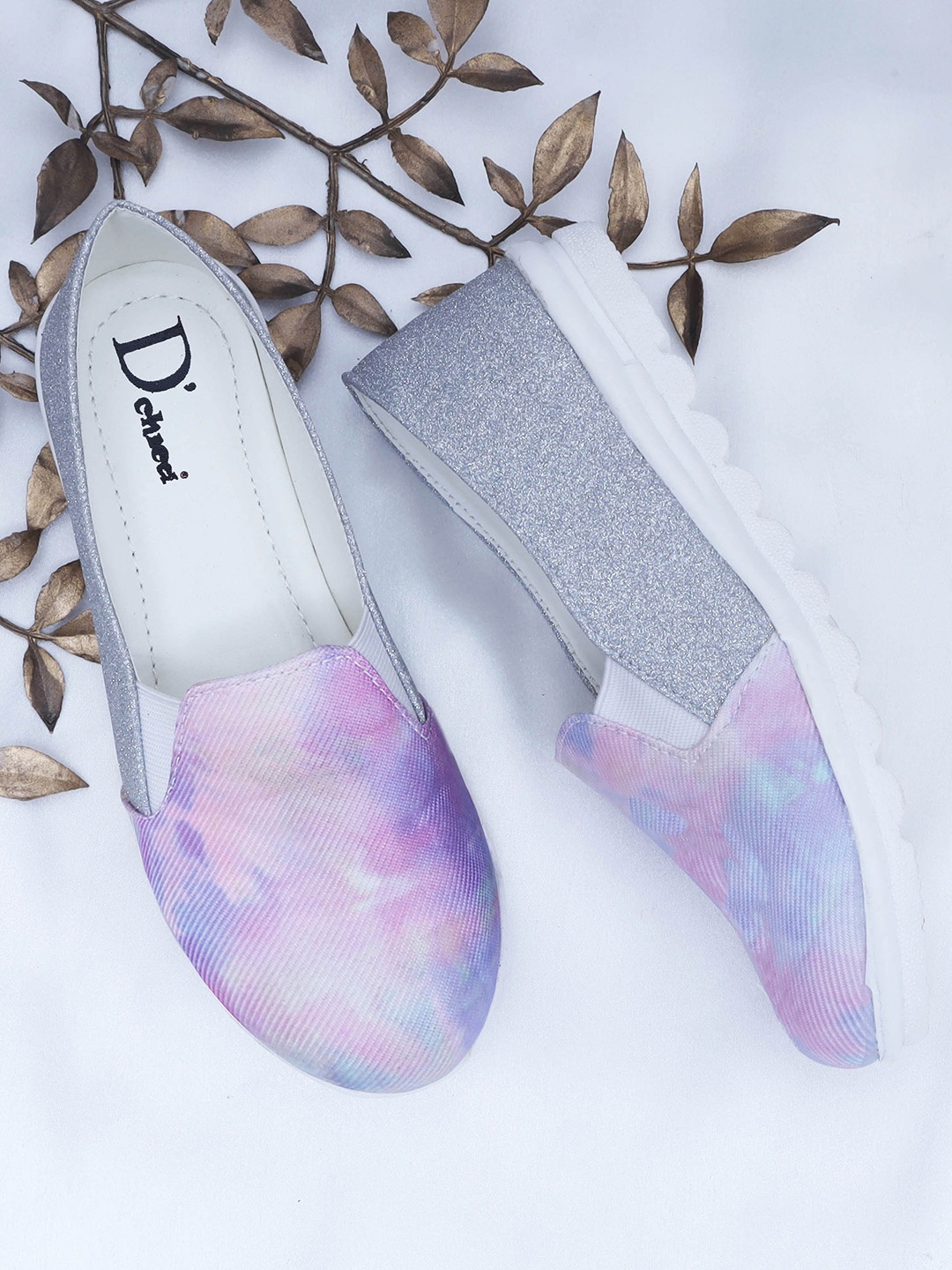 

DChica Girls Silver-Toned Printed Slip-On Sneakers