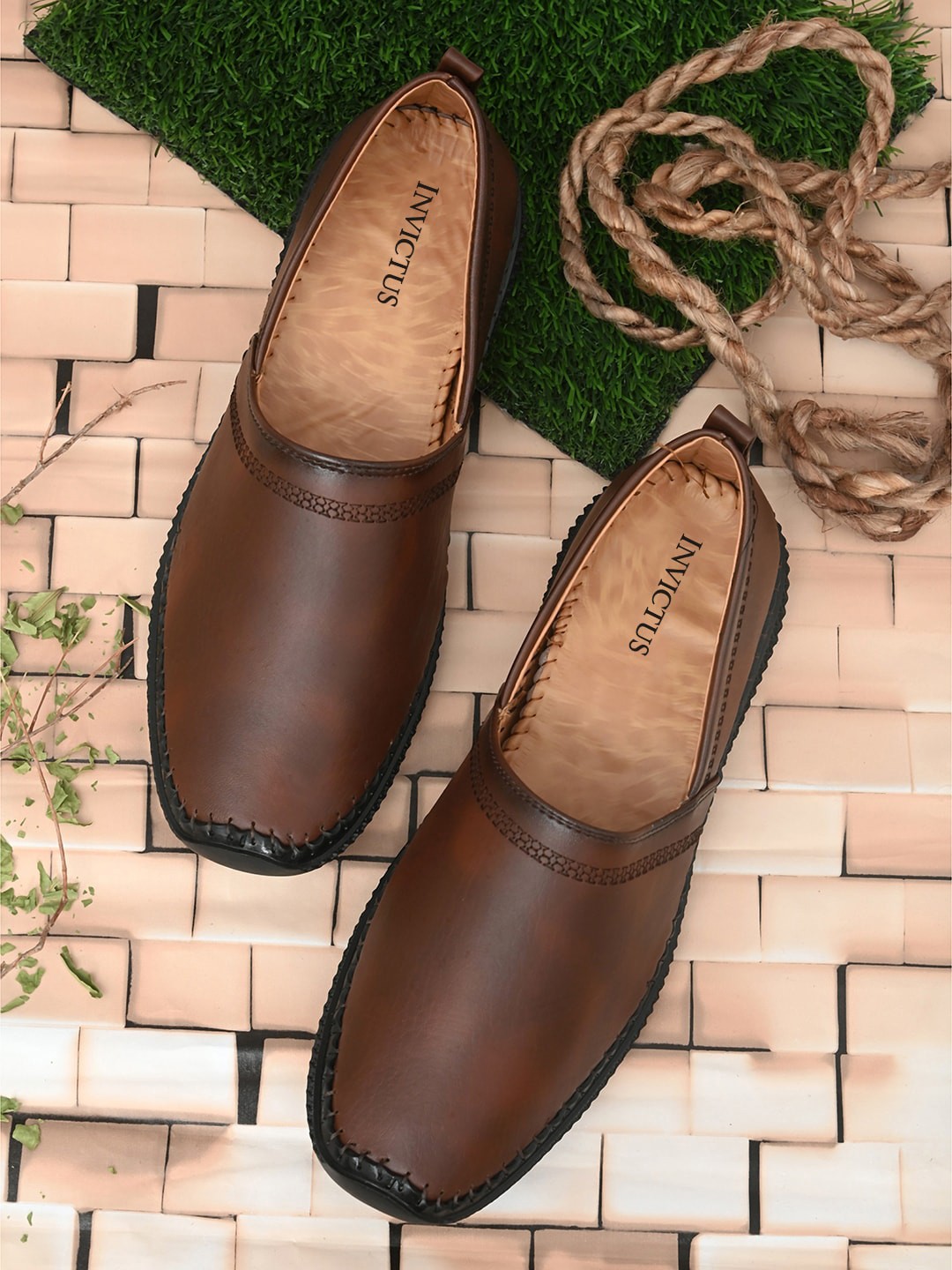 

INVICTUS Men Brown Derbys