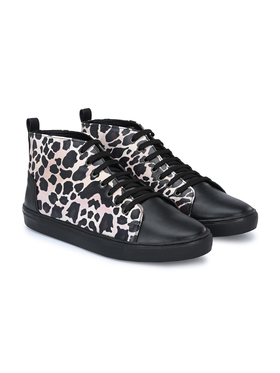 

KLEAT Men Black Printed Sneakers