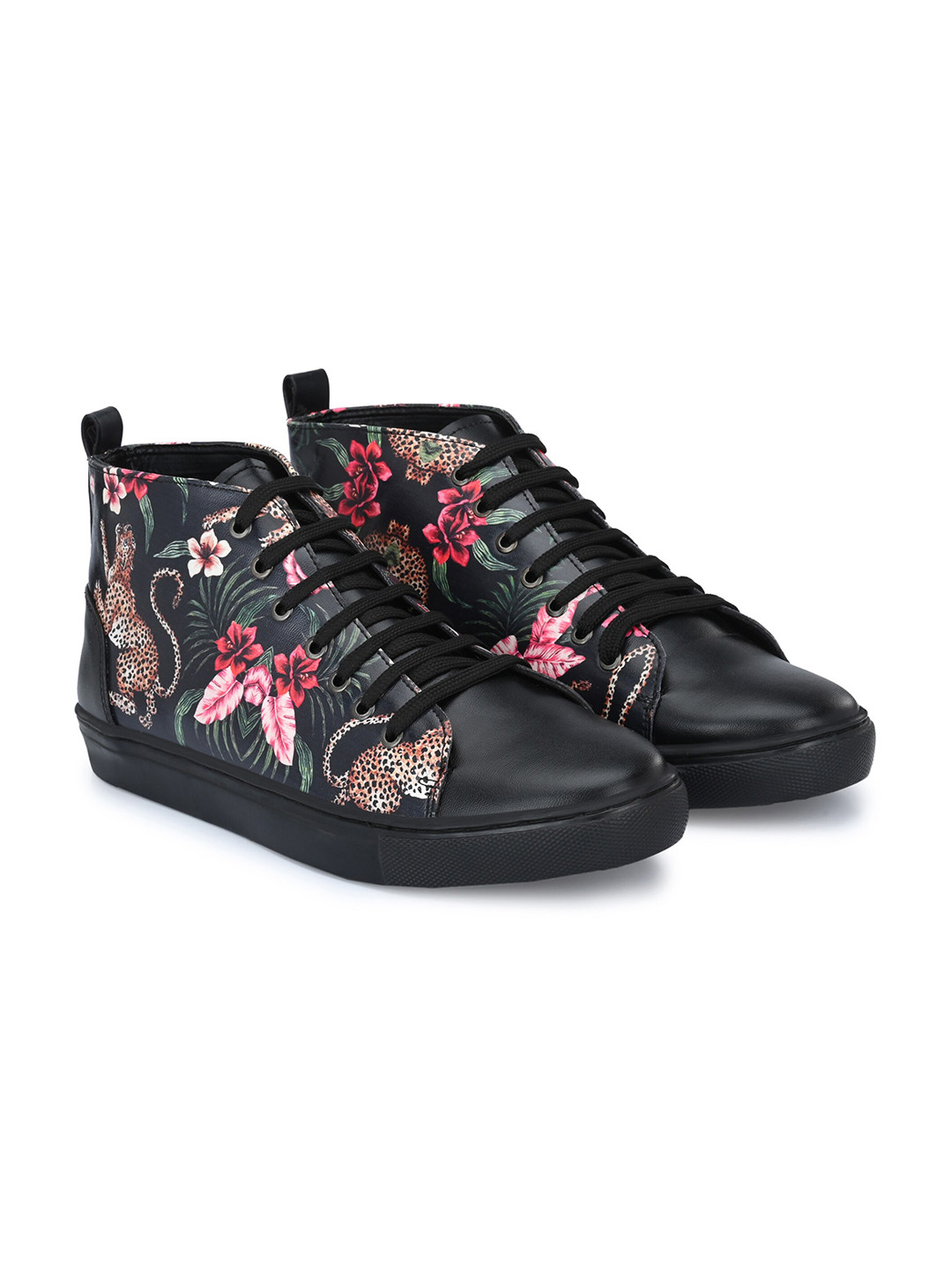 

KLEAT Men Black Printed Sneakers