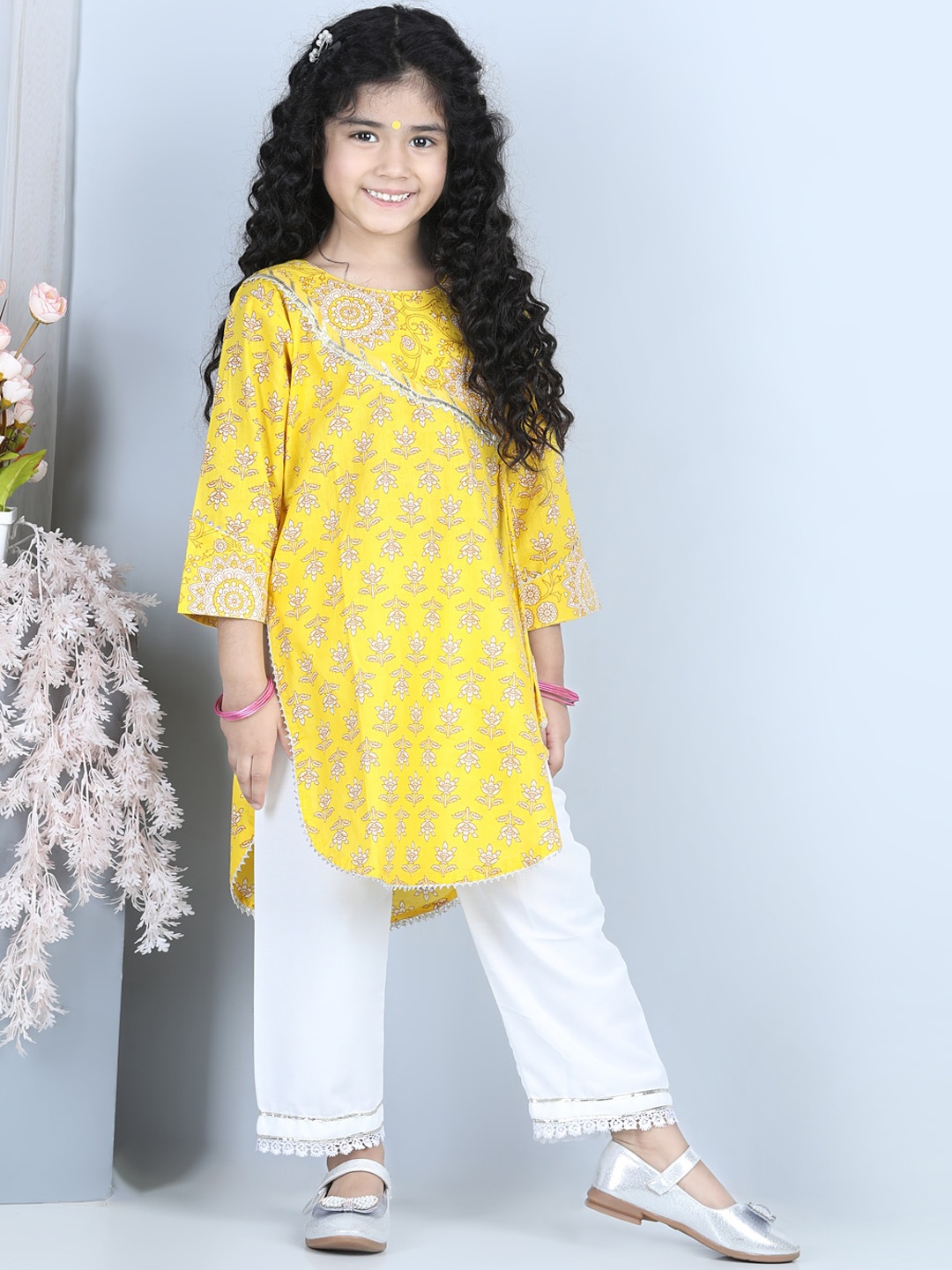 

Kinder Kids Girls Yellow Floral Printed Layered Pure Cotton Kurta with Palazzos & With Dupatta