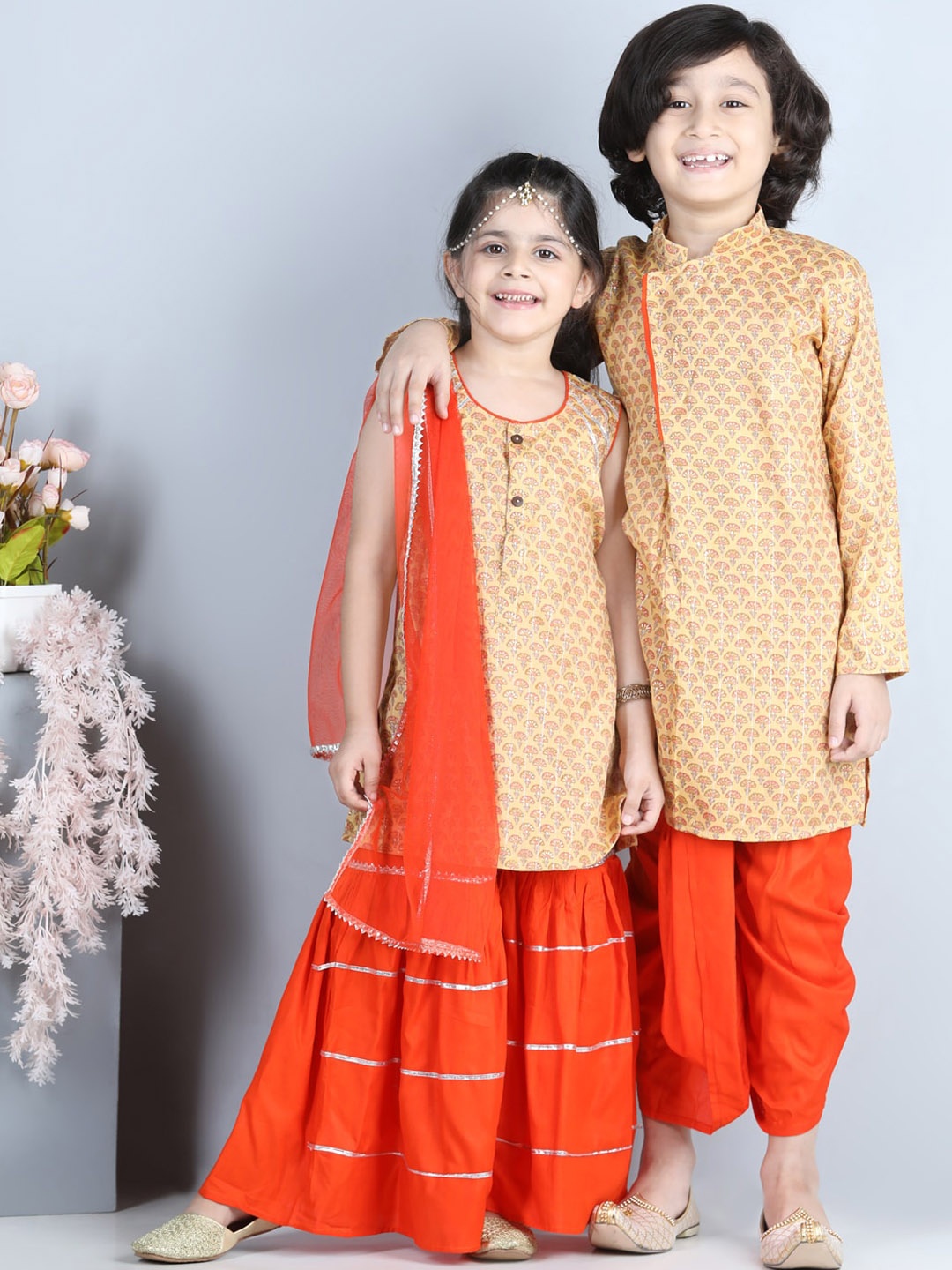 

Kinder Kids Girls Orange Ethnic Motifs Embroidered Pure Cotton Kurta with Palazzos & With Dupatta