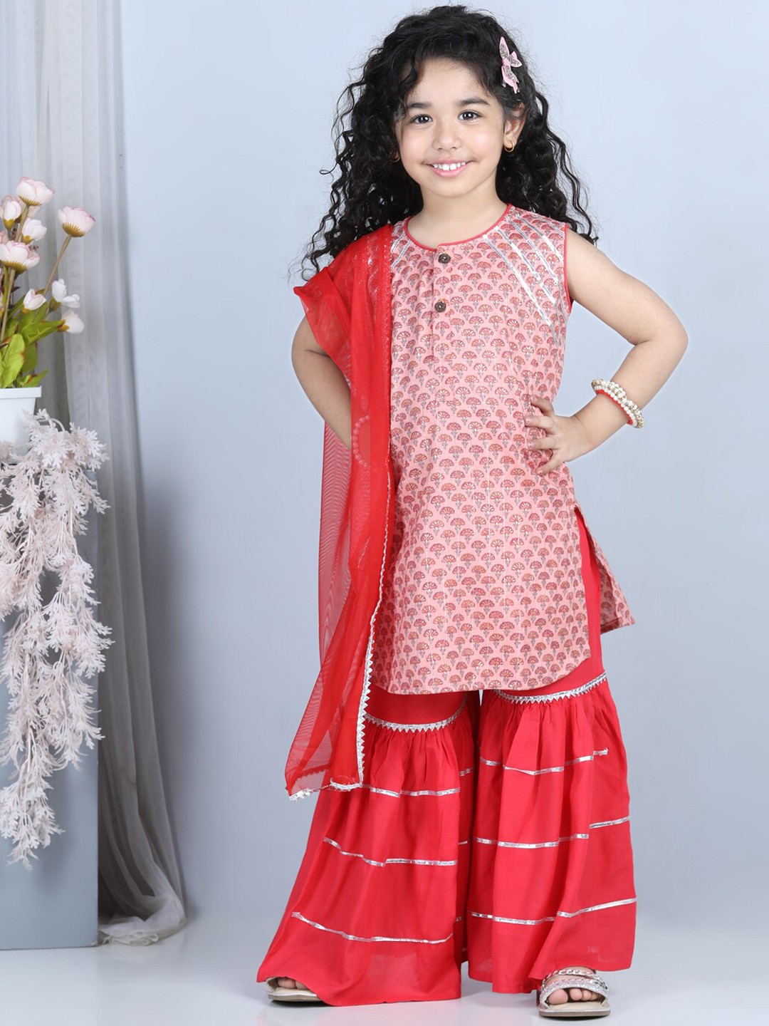 

Kinder Kids Girls Peach-Coloured Panelled Pure Cotton Kurta with Sharara & With Dupatta