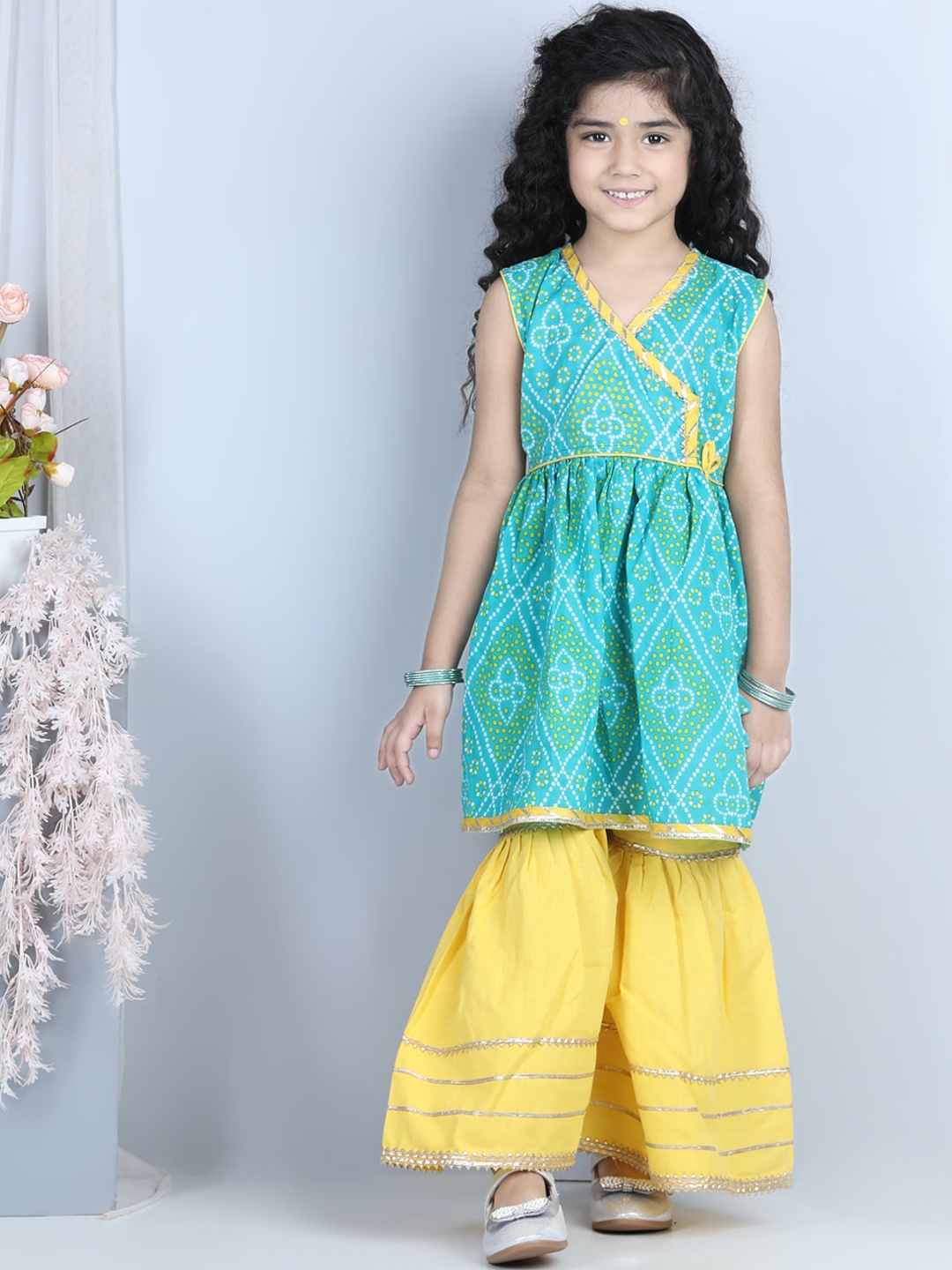 

Kinder Kids Girls Green Ethnic Motifs Pure Cotton Kurti with Sharara