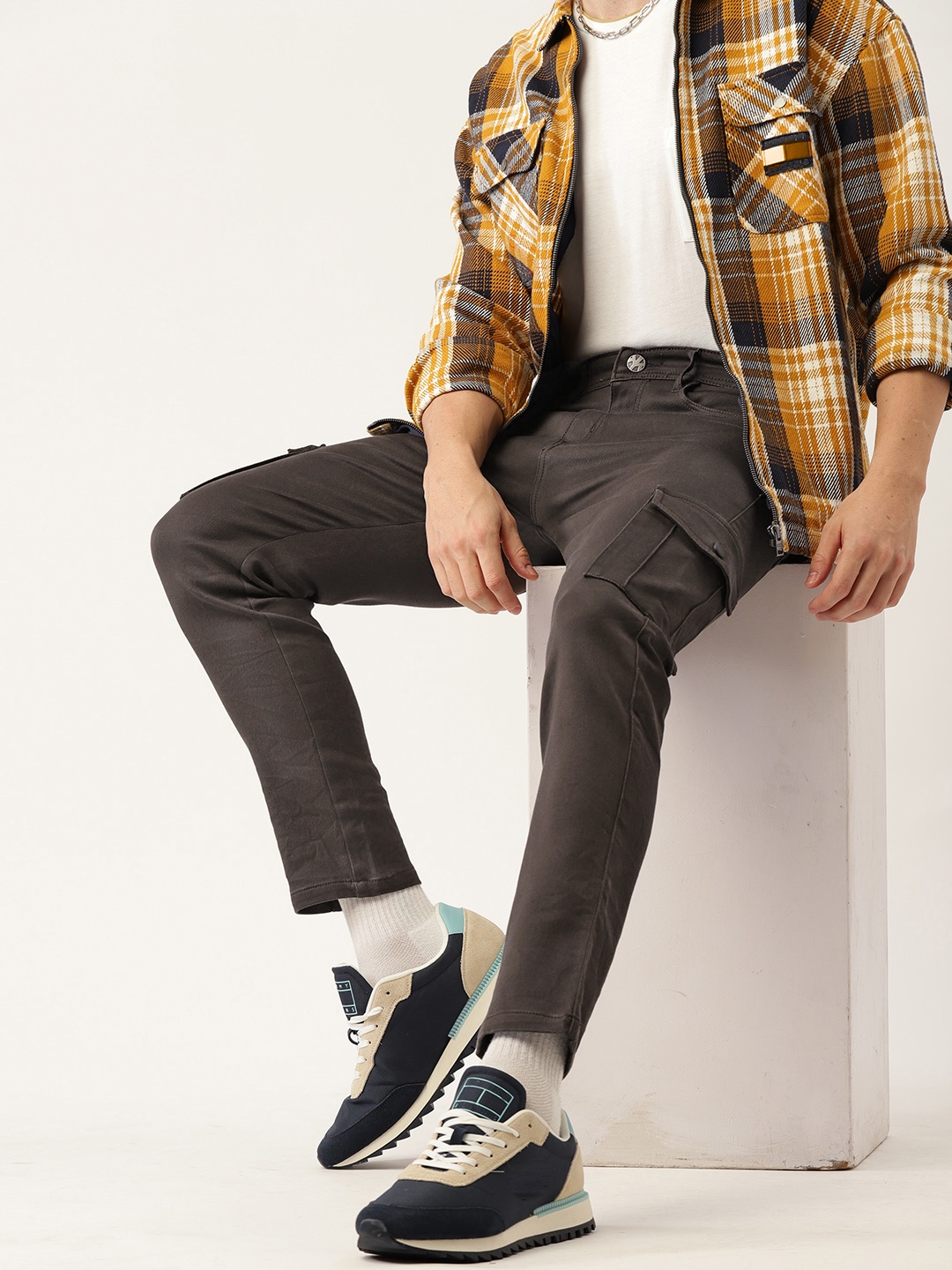 

Kook N Keech Men Brown Cropped Slim Fit Stretchable Jeans