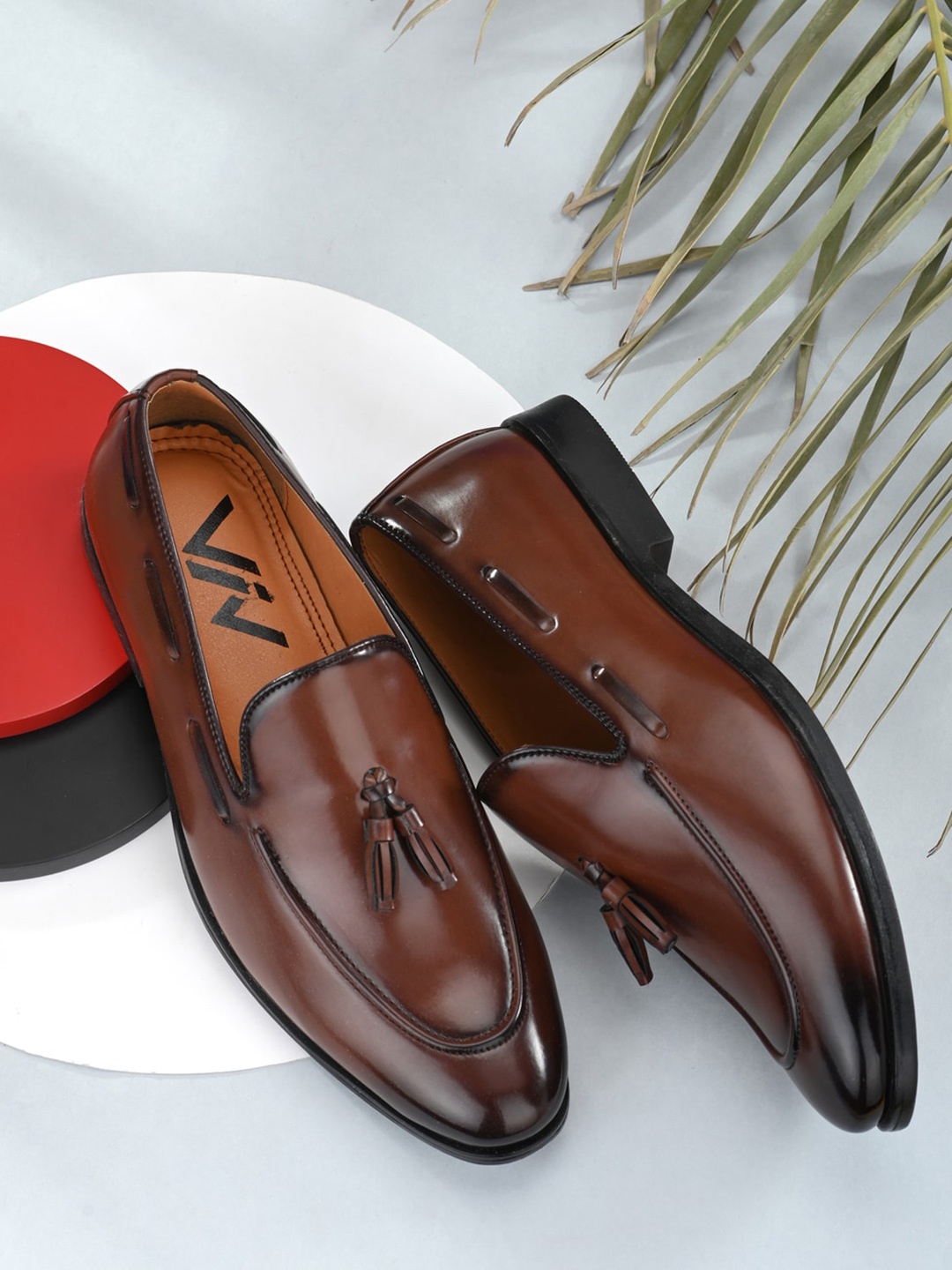 

VIV Men Brown Colourblocked Slip-On Sneakers