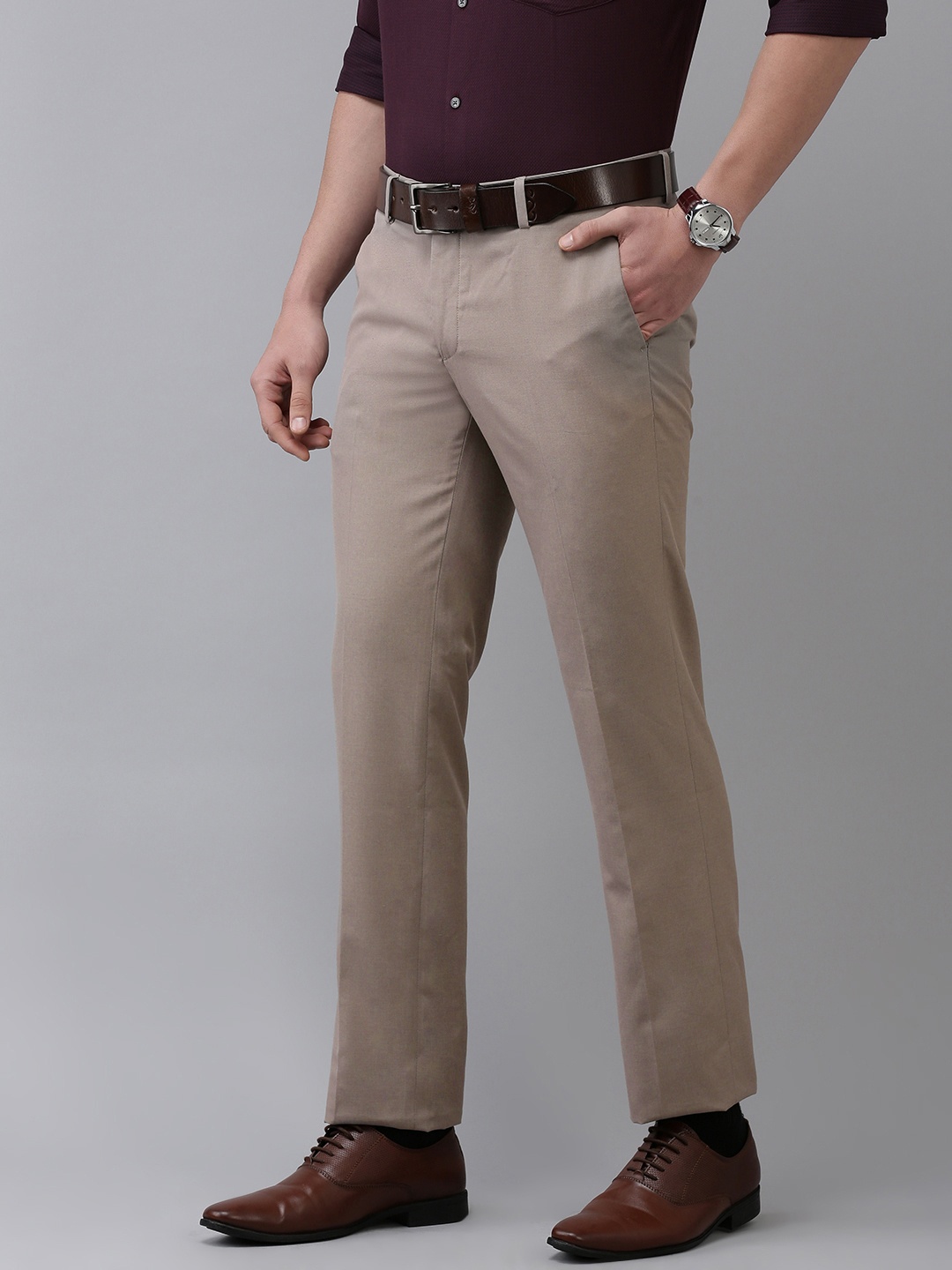 

Arrow Men Brown Solid Tailored Fit Mid-Rise Plain Woven Flat-Front Formal Trousers