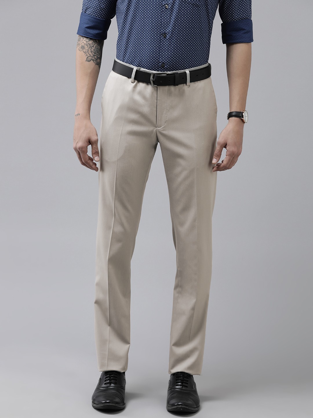 

Arrow Men Grey Textured Self Design Tailored Fit Mid-Rise Woven Flat-Front Formal Trousers