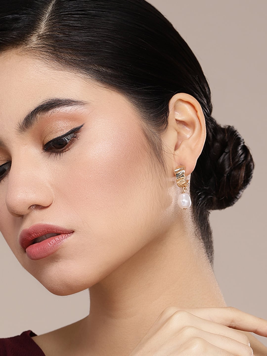

bebe Women Drop Earrings, Gold