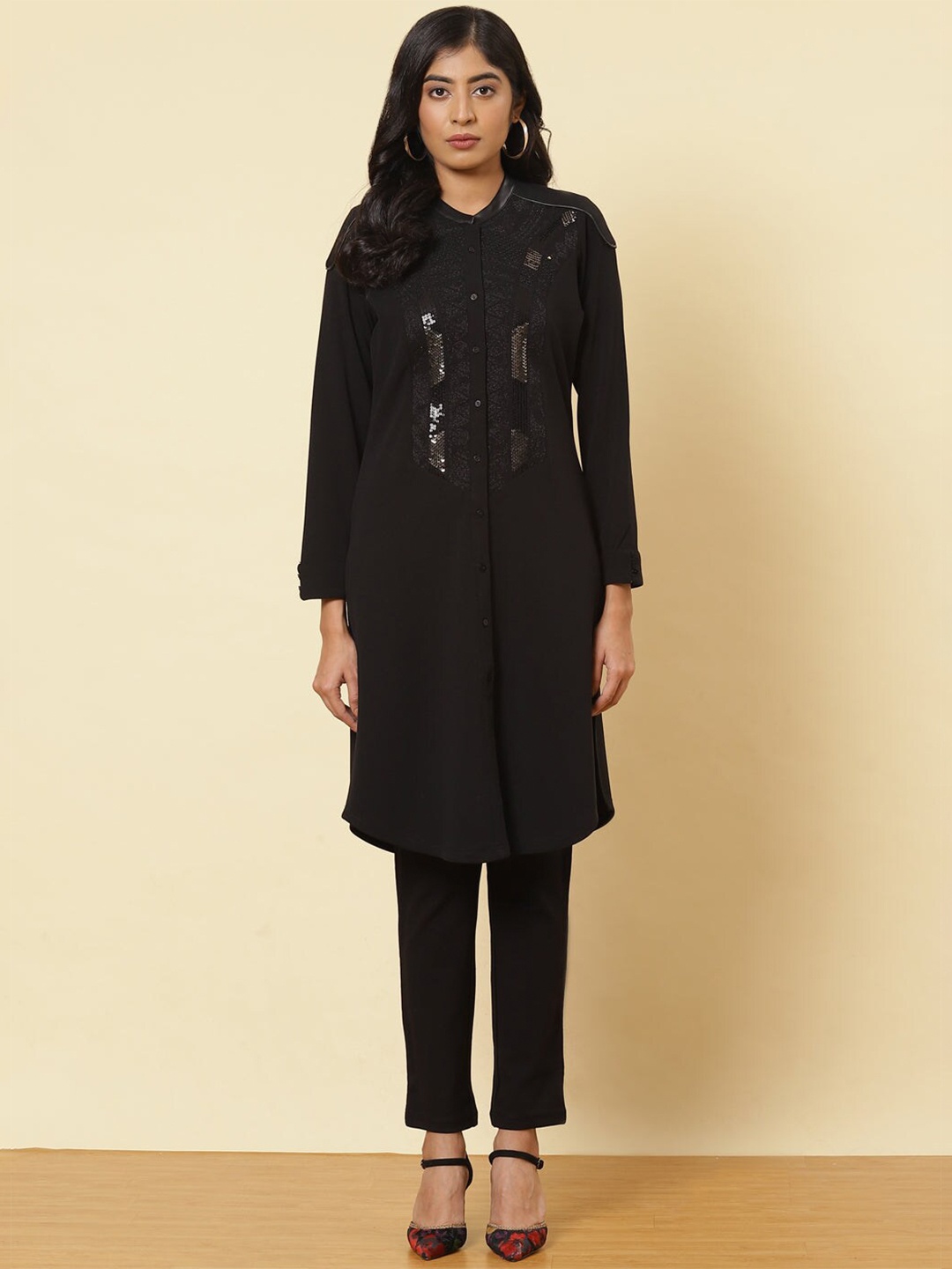 

Lakshita Women Black Embellished Crepe Kurta