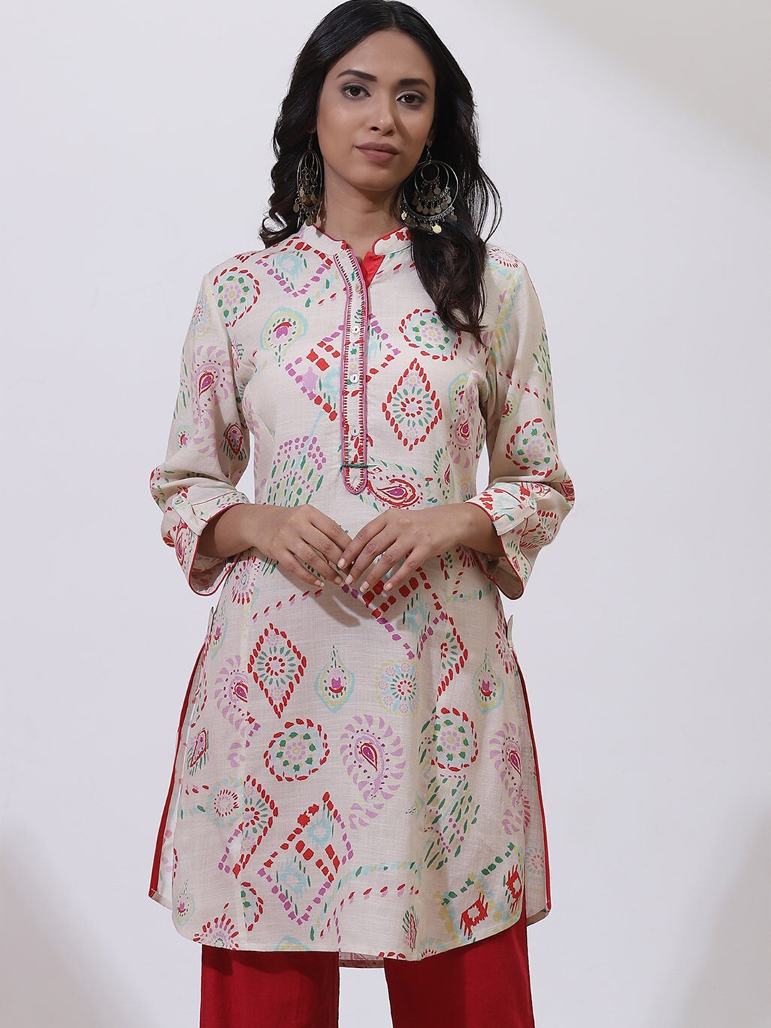 

Lakshita Women Off White & Red Geometric Printed Kurti